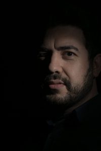 عکاسی و نورپردازی چهره استاد داریوش محمدخانی در نورنگار