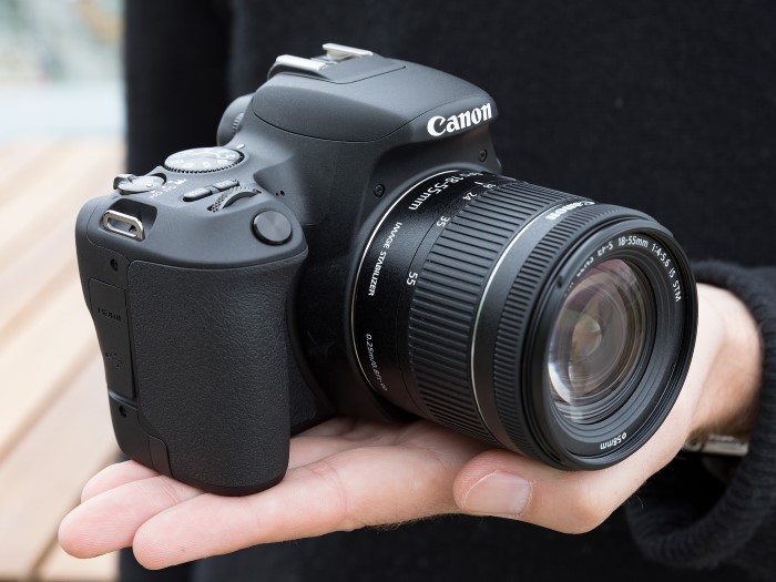 نقد و بررسی دوربین Canon 200D