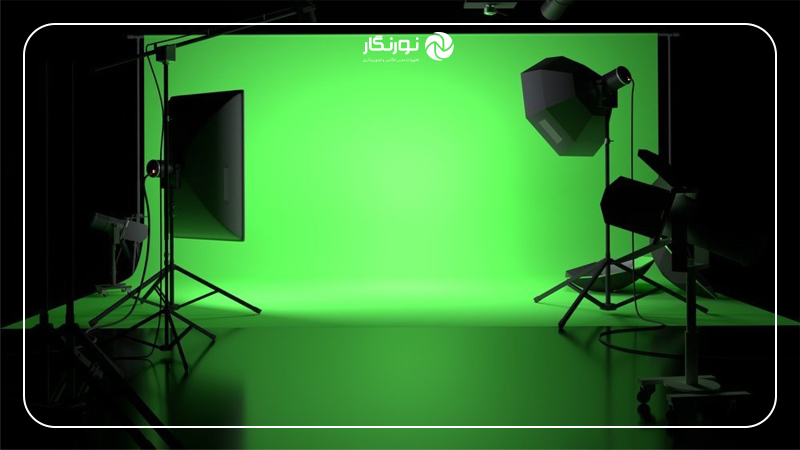 پرده سبز با لوازم جانبی