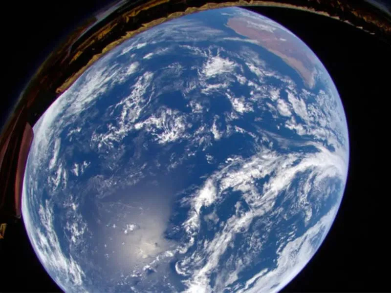 عکس شگفت انگیز زمین از روی ماه