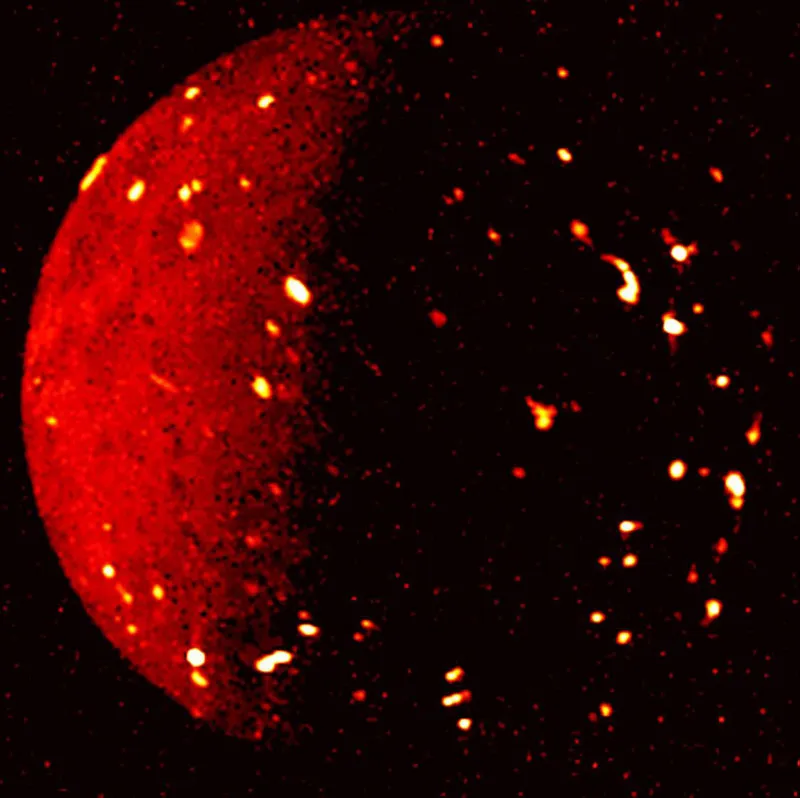 ناسا عکسی از دریاچه های آتشین گدازه در قمر مشتری انتشار داد