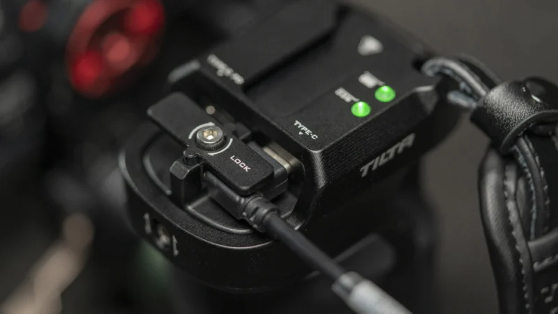 دستگیره باتری دوربین Tilta تا 170٪ زمان عکاسی طولانی تری را به عکاس میدهد