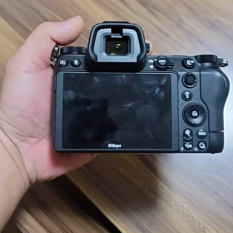 عکس‌های Nikon Z ‘XX نشان دهنده این است که یک دوربین تقلبی به چه شکل است