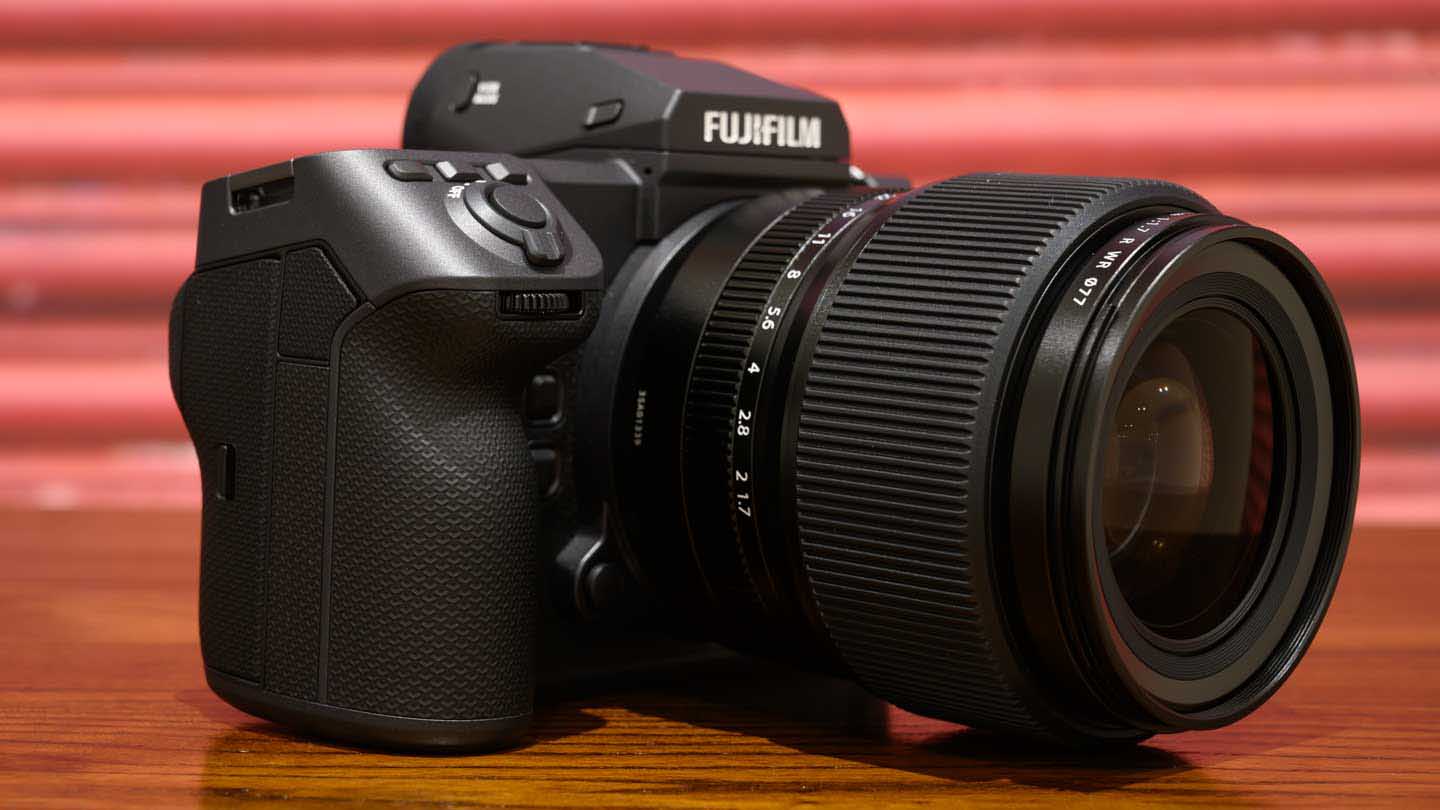 لنز جدید فوجی فیلمGF 55mm، لنزی عادی اما فوق سریع