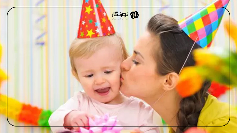 ایده عکس خانوادگی ماهگرد نوزاد