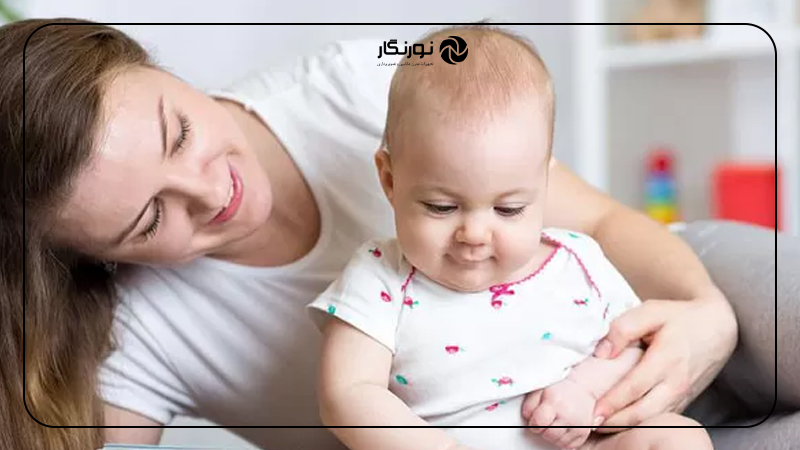 ژست کتاب خواندن برای نوزاد