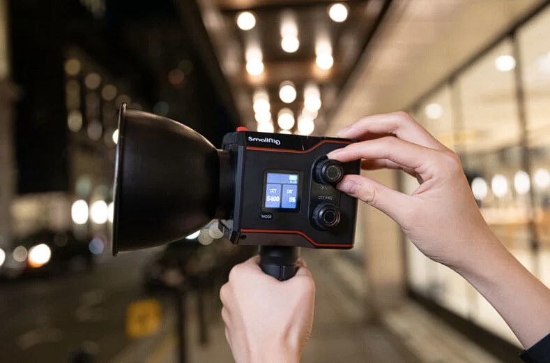 نور ویدئویی SmallRig RC 60B COB : سبک و مقرون به صرفه