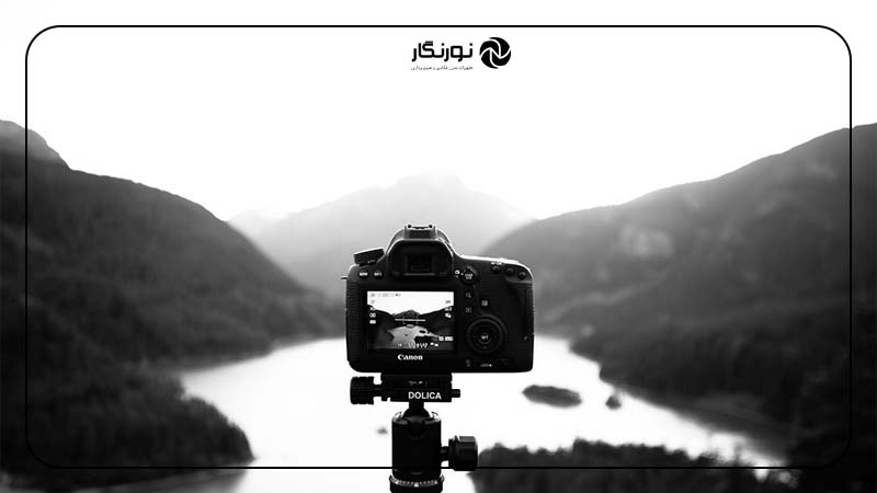توجه به پس‌زمینه