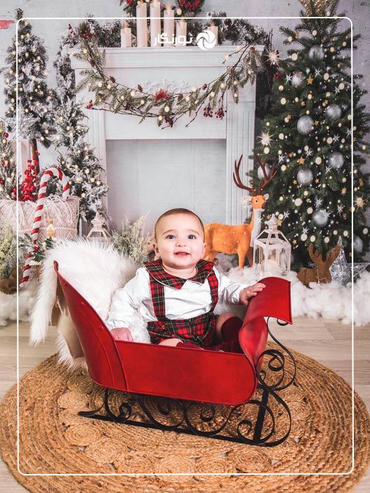 سورتمه یک وسیله عالی برای عکسهای کریسمس کودک شما خواهد بود
