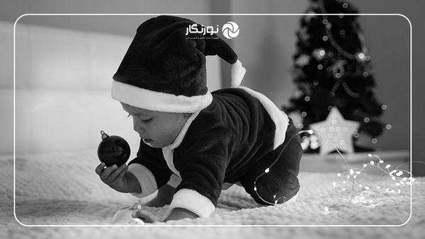 یک عکس سیاه و سفید از درخت کریسمس خود تهیه کنید و آن را در آلبوم کریسمسی خود قرار دهید.