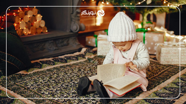 کودکان هنگام ورق زدن کتاب