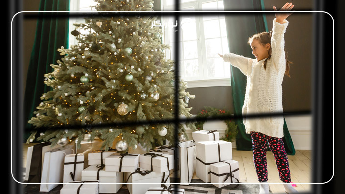 عکس گرفتن از اعضای خانواده در صبح کریسمس