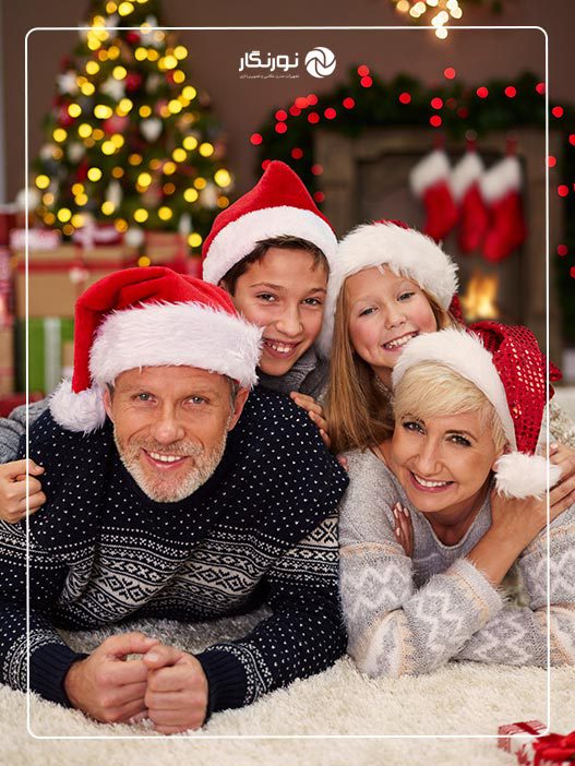 یک ایده ژست فانتزی با تم کریسمس، استفاده از کلاه بابانوئل است