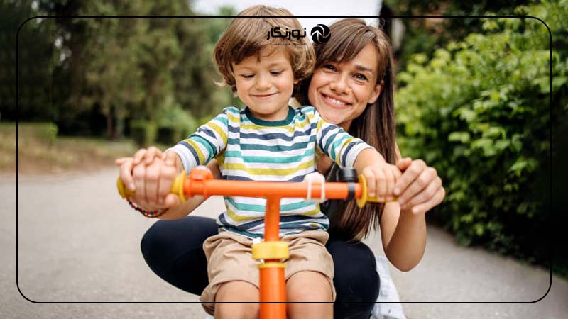 بازی مادر در کنار کودک