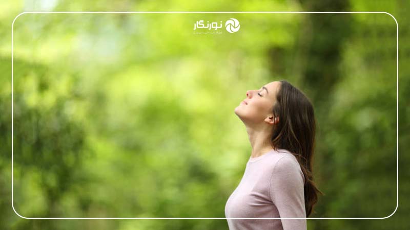 بستن چشمان و استشمام هوای تازه