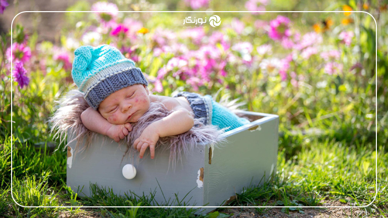 عکاسی عید نوزاد خوابیده در سبد 