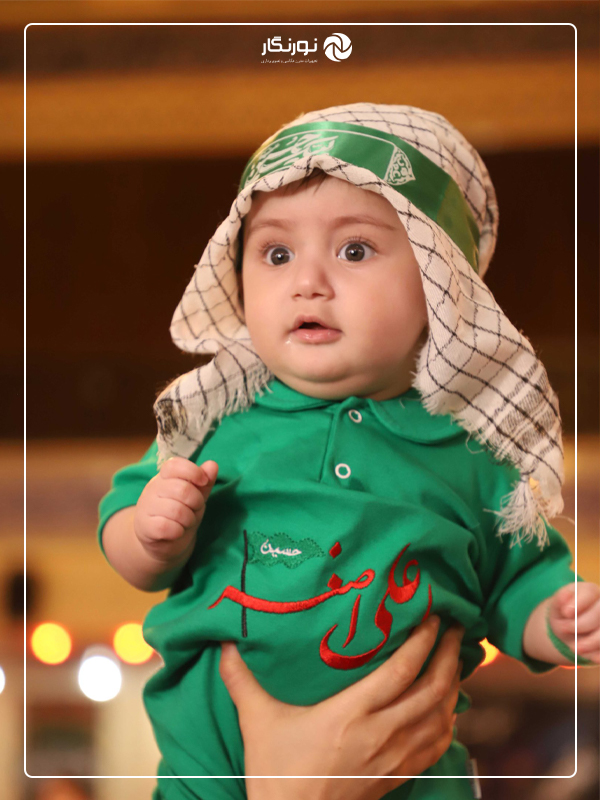 عکس محرمی نوزاد با موبایل