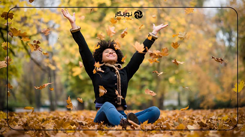 ژست پرتاب کردن برگ‌ها