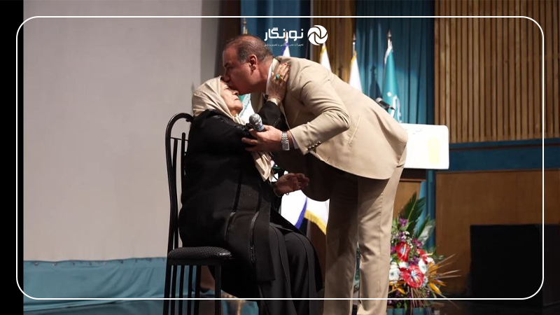 تقدیر از مادر