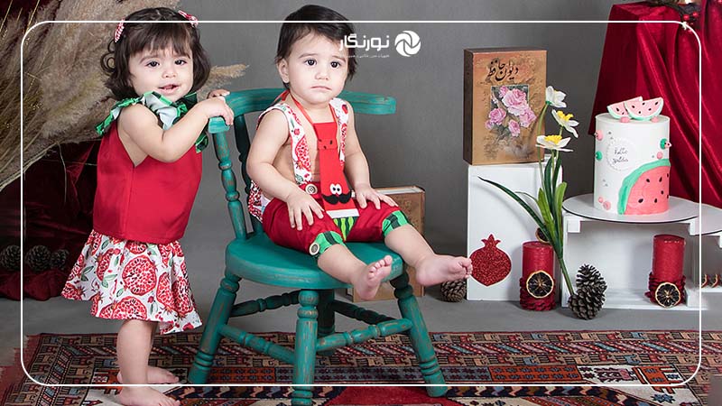 خوابیدن روی فرش سنتی با چیدمان یلدایی در اطراف