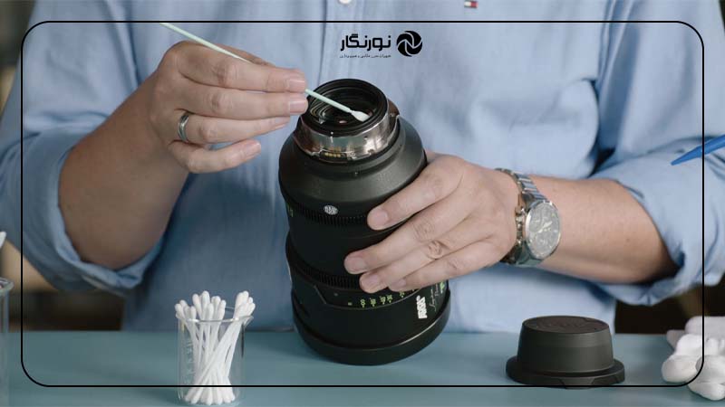 از لکه‌های قسمت پشتی لنز غافل نشوید