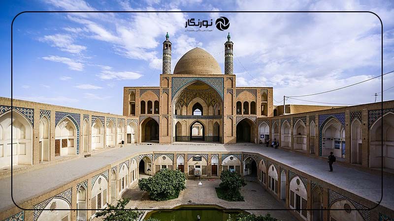 مسجد آقابزرگ: گنبد فیروزه‌ای و بازی نور و سایه