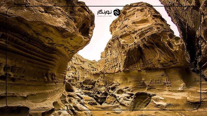 چاه‌کوه: شیارهای سنگی و ترکیب نور و سایه