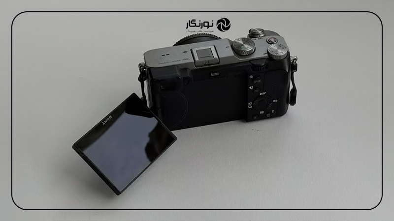 نقد و بررسی دوربین Sony a7C II؛ باتری و ذخیرهسازی Sony a7C II body Black