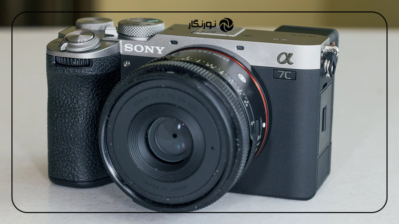 نقد و بررسی دوربین Sony a7C II؛ طراحی و ساخت Sony a7C II body Black
