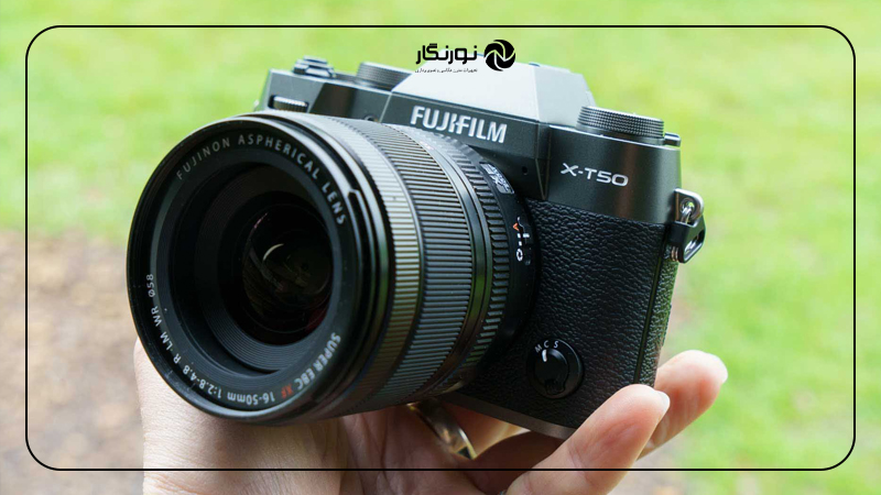 Fujifilm X-T50 یا Canon R50؛ طراحی و ارگونومی Fujifilm X-T50 و Canon R50