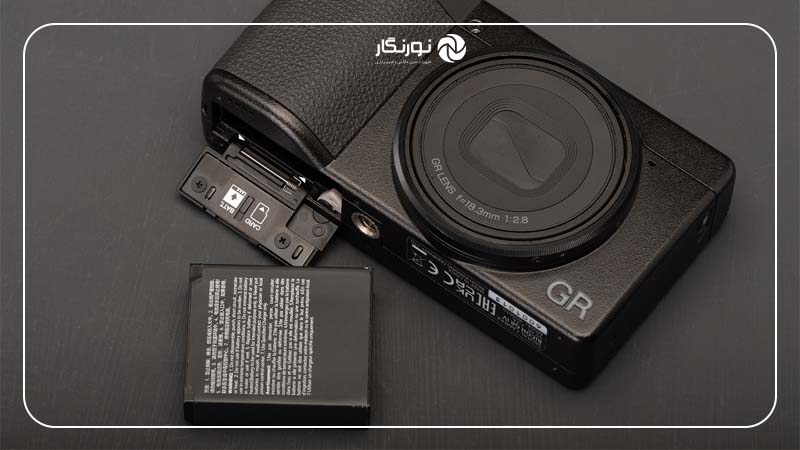 بررسی کامل Ricoh GR IV؛ باتری قوی‌تر؛ شارژدهی بهتر