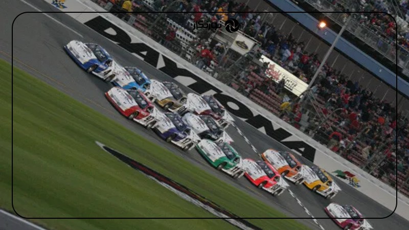 تصویر میانی ۱ - عکاسی از مسابقات اتومبیلرانی: راهنمای جامع ثبت لحظههای سرعت و هیجان