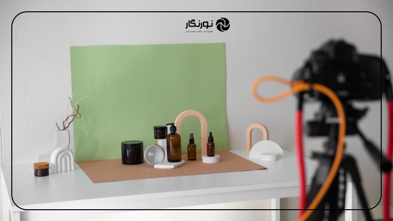 تصویر میانی ۴ - راز یک عکس بینقص: راهنمای انتخاب بکدراپ ایدهآل برای عکاسی محصول