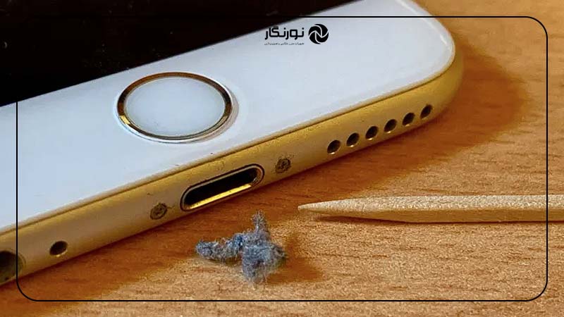 پورت‌های گوشی را مرتب تمیز کنید