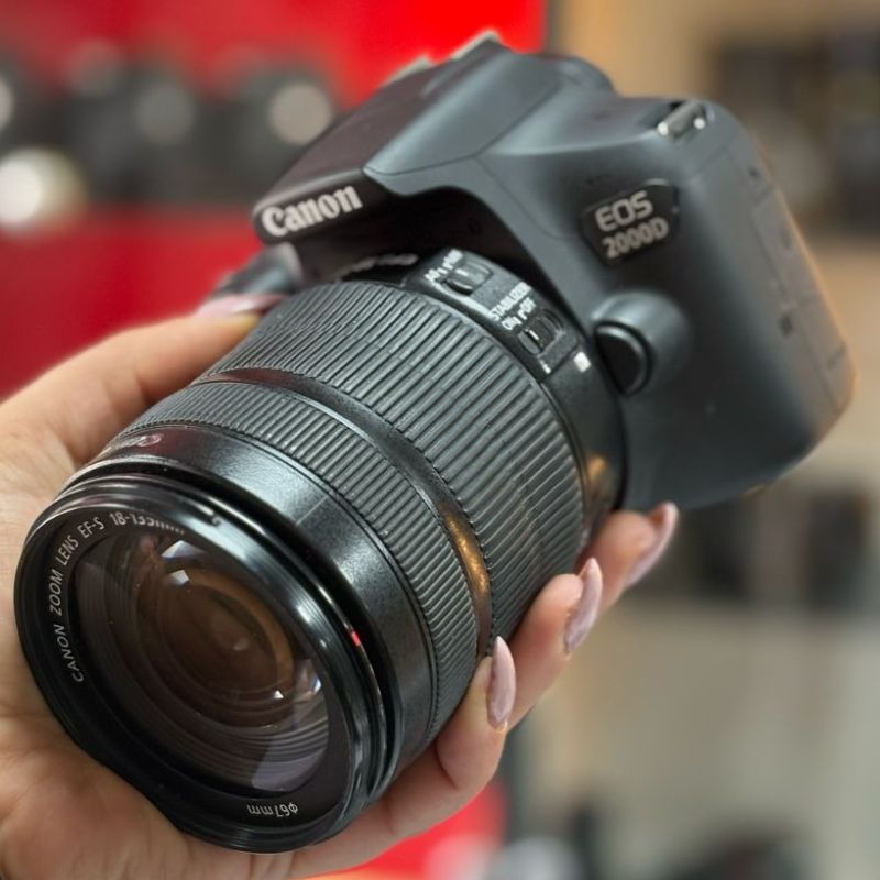 دوربین عکاسی کانن دست دوم Canon EOS 2000D with EF-S 18-135mm IS(3000 شات)
