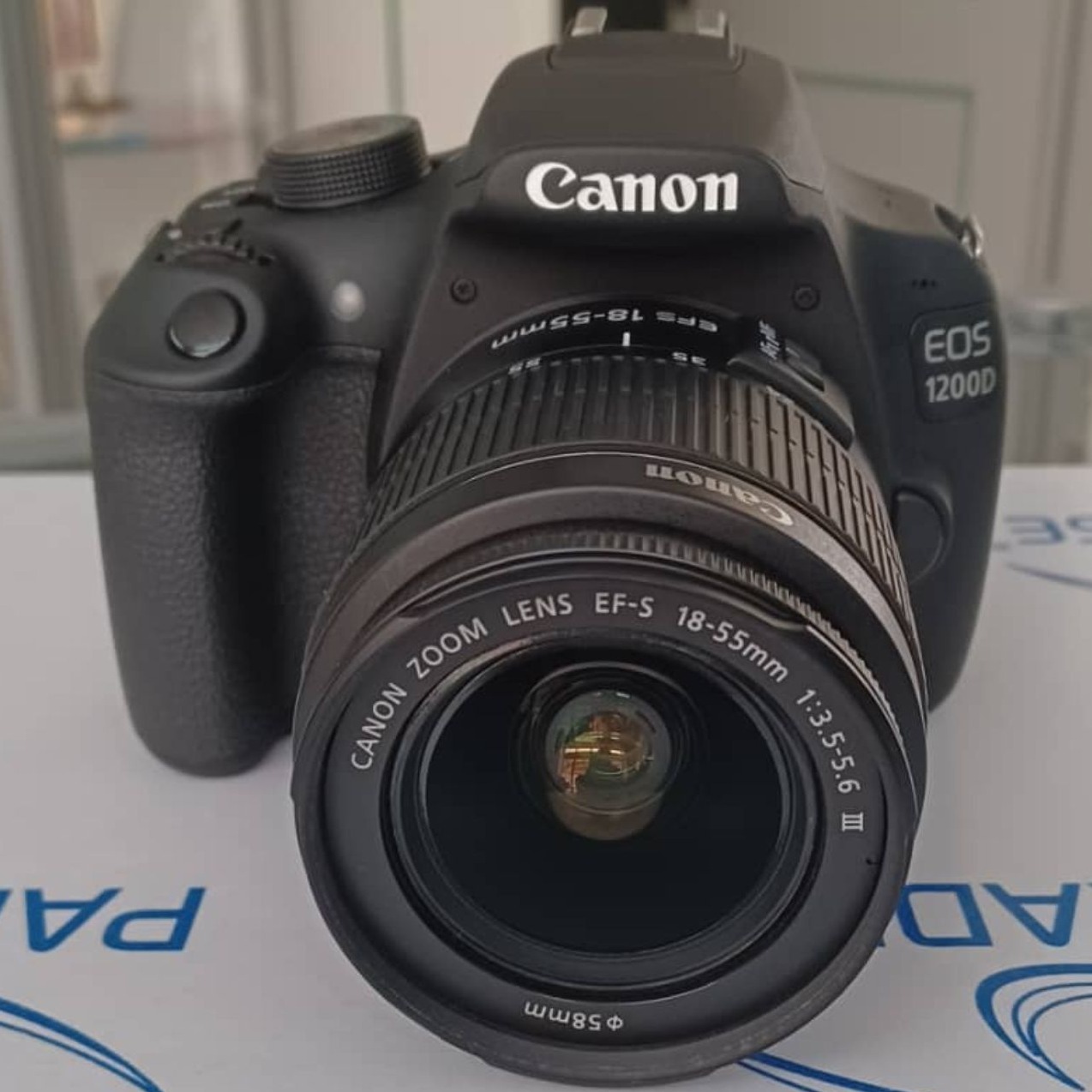 دوربین کانن EOS 1200D دست دوم کوچک و سبک وزن با شاسی استیل است و نسبت به قیمت، قابلیتهای خوبی دارد.دوربین Canon EOS 1200D دارای فلاش داخلی می باشد.