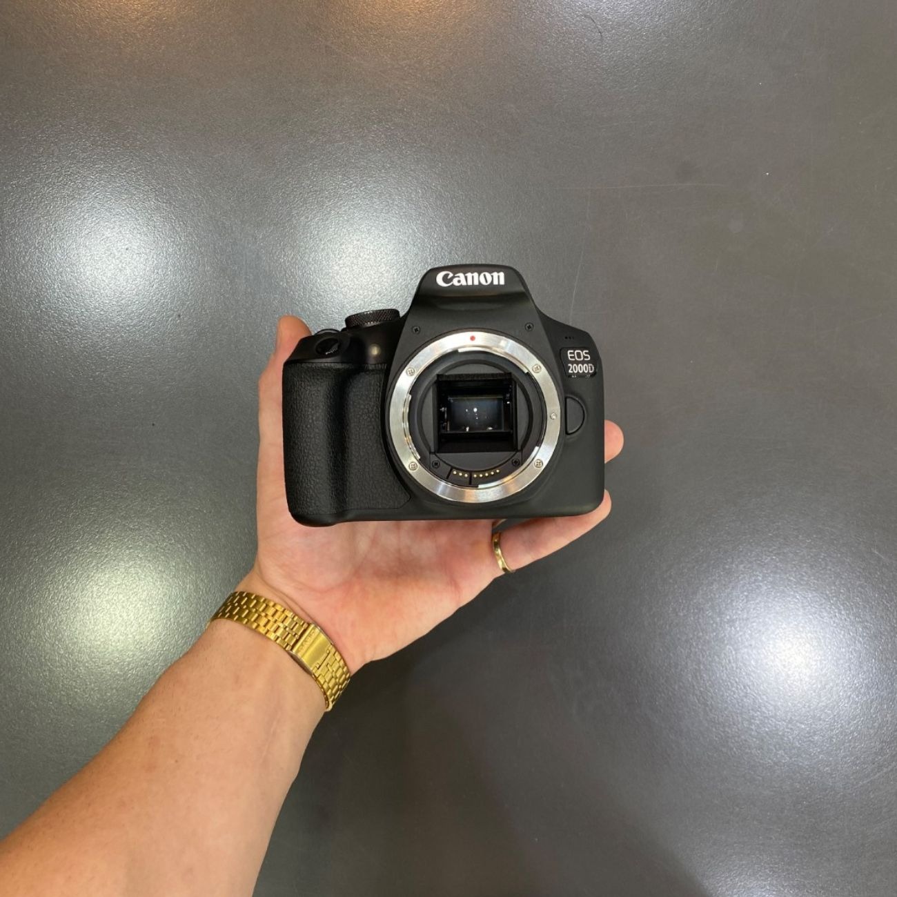 دوربین عکاسی کانن دست دوم Canon EOS 2000D Body (شات 10000)