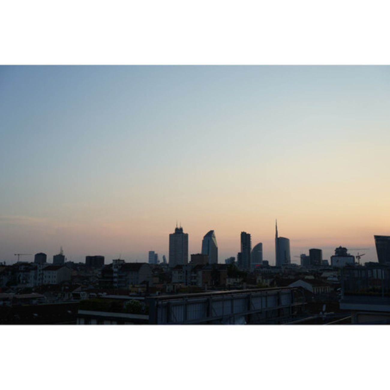 عکاسی منظره با دوربین بدون آینه سونی  Sony a7C II Mirrorless Camera Silver