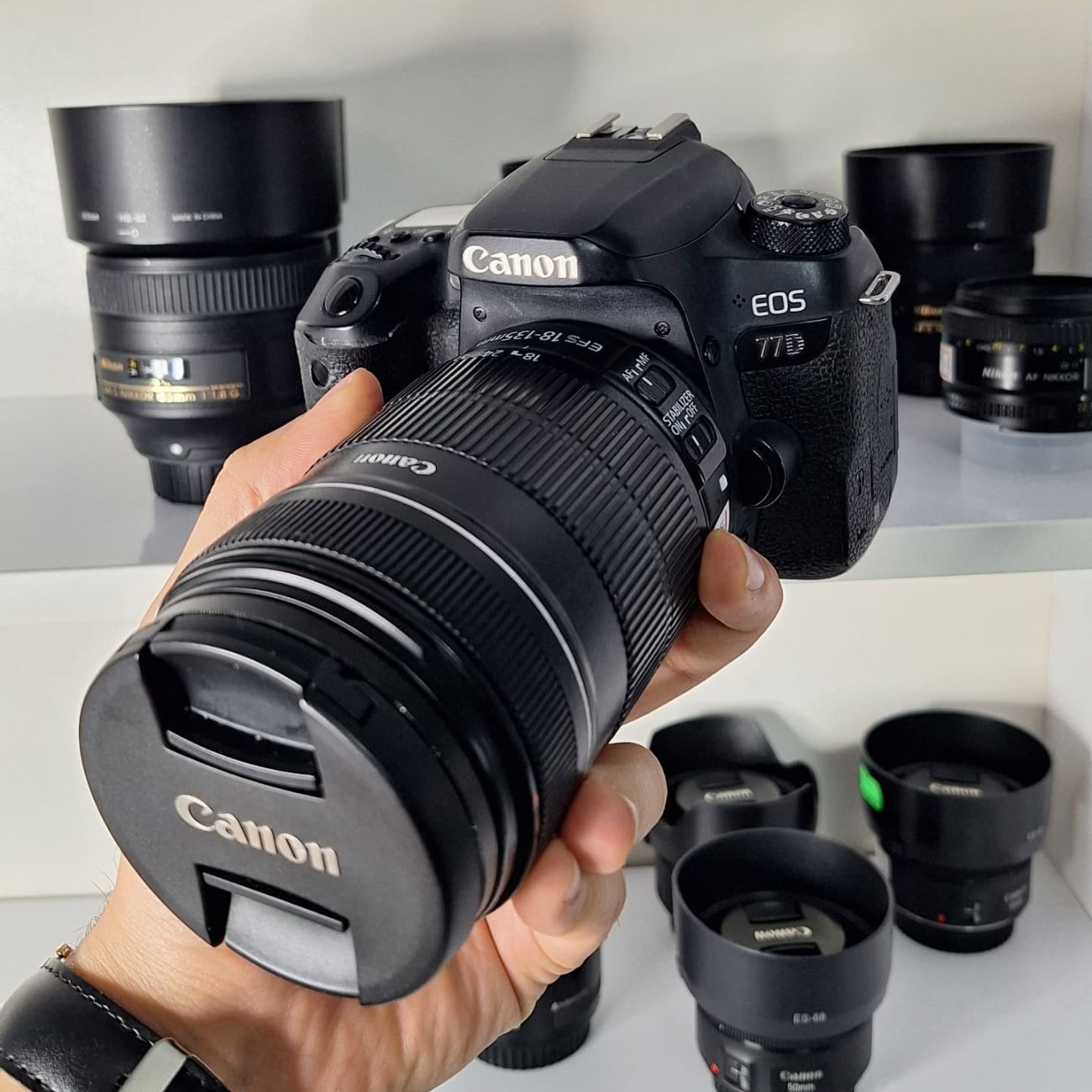 دوربین عکاسی کانن دست دوم Canon EOS 77D Kit 18-135mm f/3.5-5.6 IS Stm