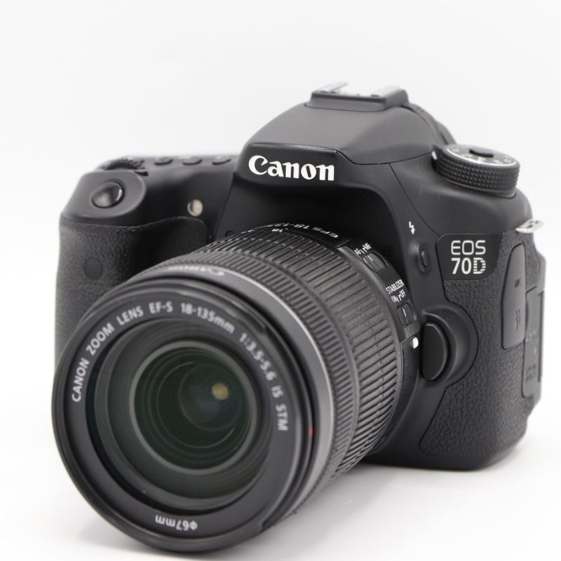 دوربین عکاسی کانن دست دوم Canon EOS 70D Kit 18-135mm f/3.5-5.6 IS STM(شات12000)