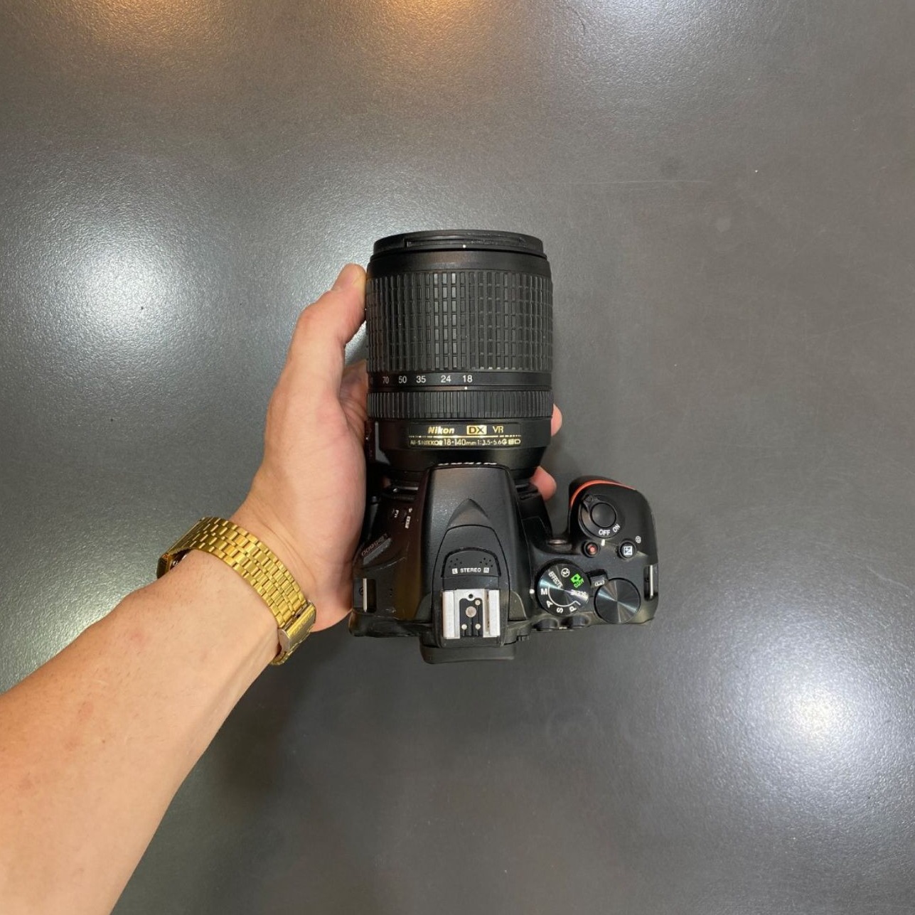 دوربین عکاسی نیکون دست دوم Nikon D5600 Kit 18-140mm f/3.5-5.6 G VR(شات 15000)