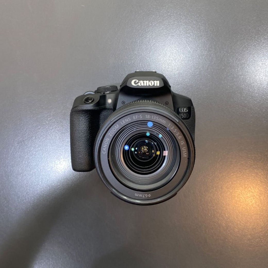 دوربین عکاسی کانن دست دوم Canon EOS 850D kit EF-S 18-135mm f/3.5-5.6 IS USM(17000 شات)