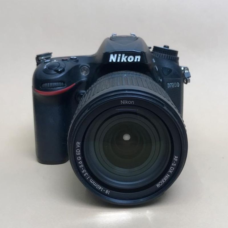 دوربین عکاسی نیکون دست دوم Nikon D7200 Kit 18-140mm f/3.5-5.6 G VR(شات 10000)