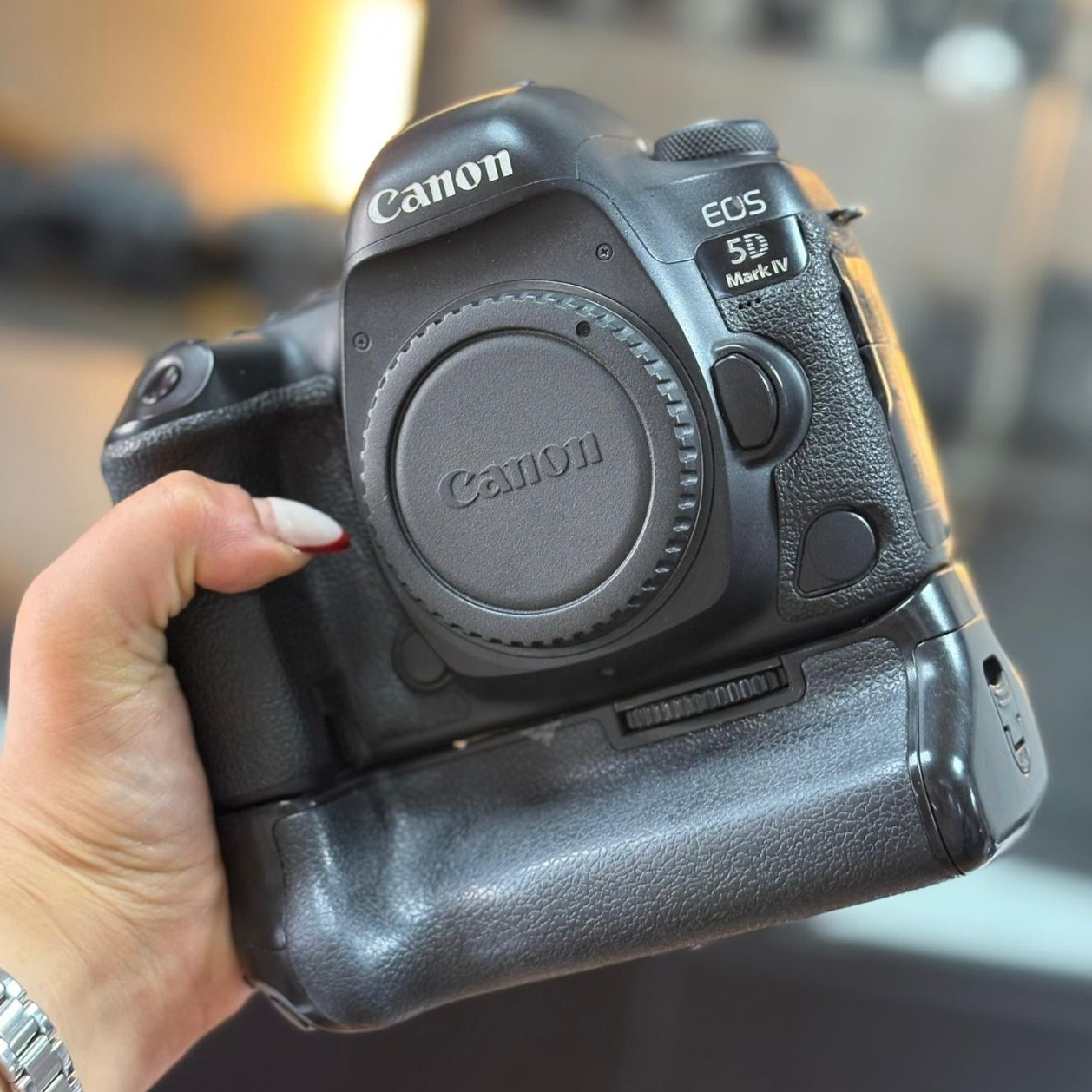دوربین عکاسی کانن دست دوم Canon EOS 5D Mark IV Body(5000 شات)