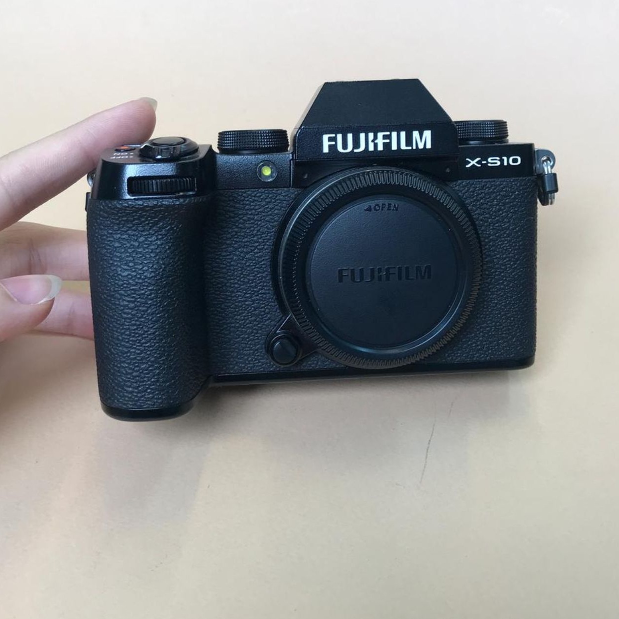 دوربين بدون آينه فوجي فيلم Fujifilm X-s10 Mirrorless (دست دوم)