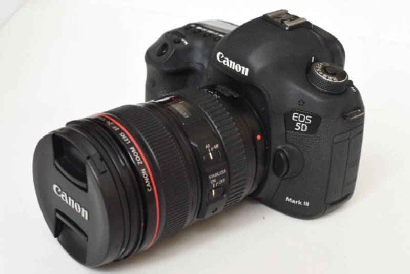 دوربین Canon 5D Mark iii با 24-105 کارکرده تعداد شات 10هزار با جعبه