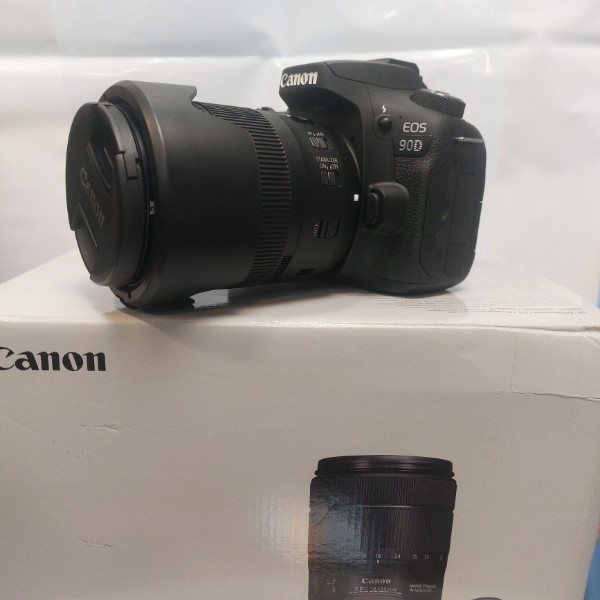 دوربین دست دوم عکاسی کانن Canon EOS 90D DSLR kit EF-S 18-135mm IS USM