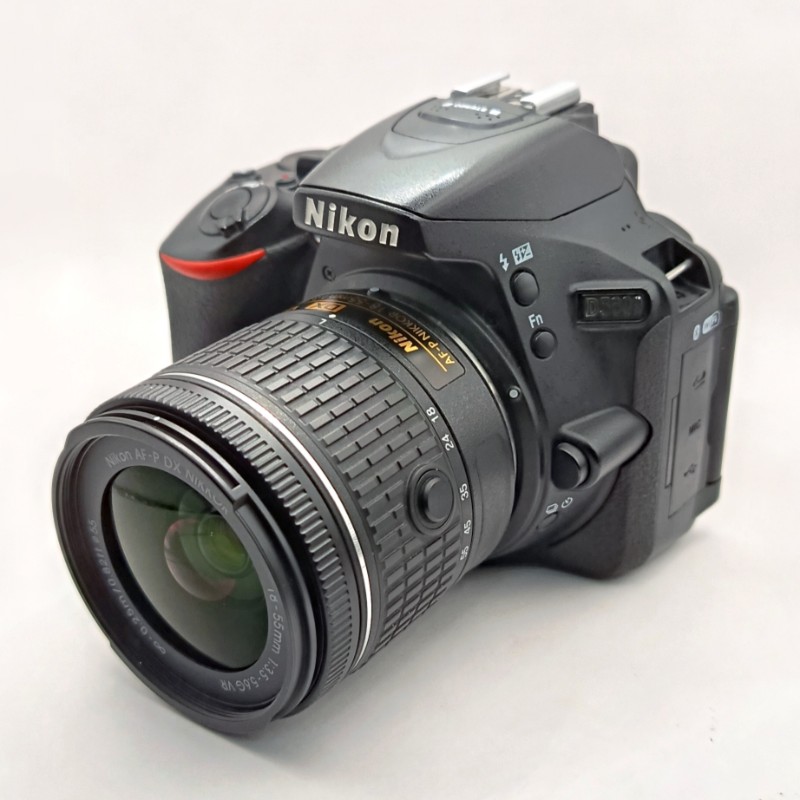 دوربین عکاسی نیکون کارکرده Nikon D5600 Kit 18-55mm f/3.5-5.6G VR (37800 شات)