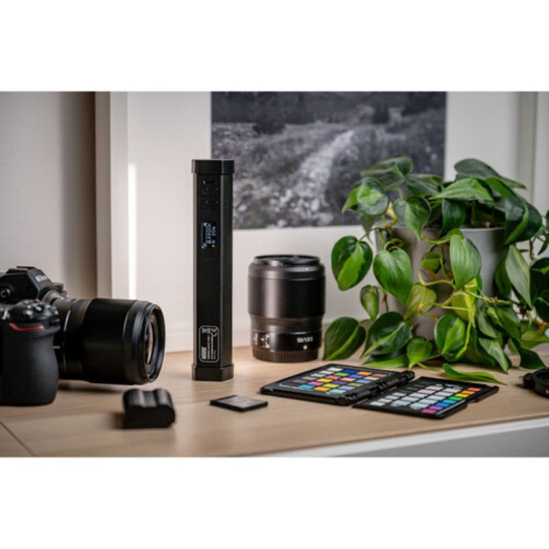 نمای جلو نور ال ای دی نیویر Newell Kathi Nano Pro RGB LED Light
