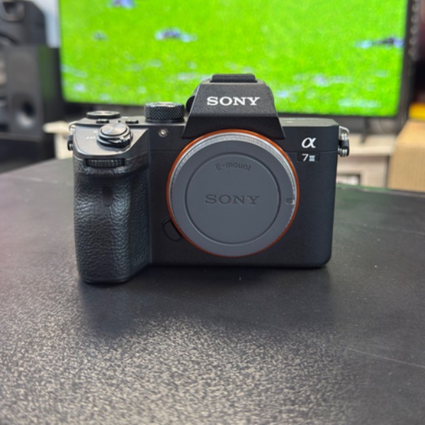 دوربین بدون آینه سونی Sony a7 III Mirrorless Camera Body (دست دوم)